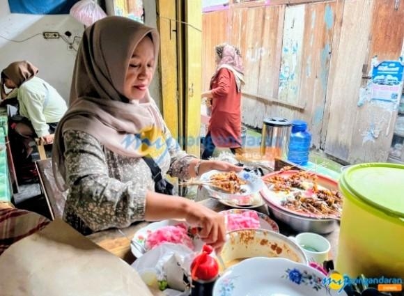 Asap Bara, Rasa Kenangan: Kisah Sate Yayu RIS yang Setia Menjaga Pagi Pangandaran