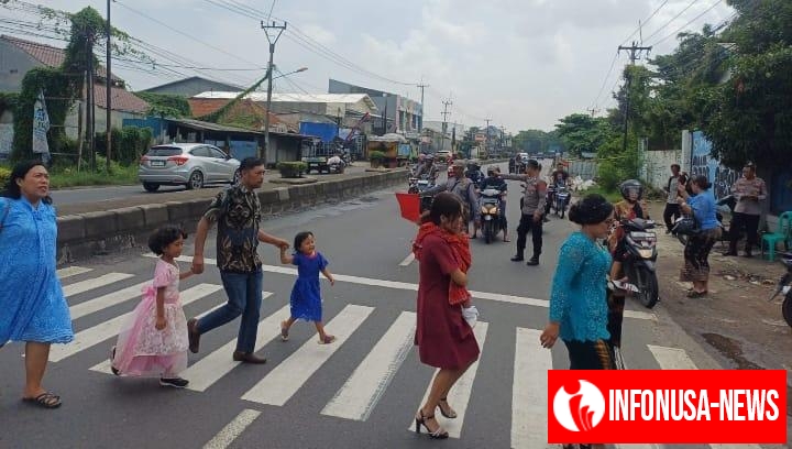 Polsek Klari Laksanakan Pengamanan dan Pengaturan Arus Lalu Lintas Kegiatan Perayaan Natal di Gereja
