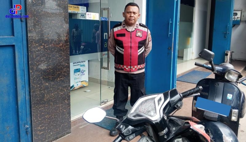 Personel Polsek Lemahabang Sosialisasikan Pelarangan Knalpot Tidak Sesuai Spesifikasi Teknis Di Obyek Vital