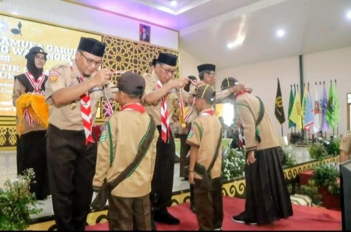 Ketua Kwarcab Kukuhkan 529 Pramuka Garuda Warungkiara, Menyiapkan Tunas Bangsa Menuju Indonesia Emas