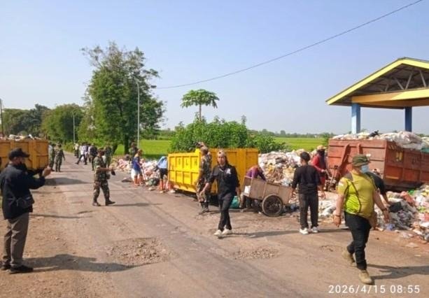 Gotong Royong Pulihkan TPS Pasir Angin, Harapan Baru Lingkungan Bersih di Cikedung Indramayu 