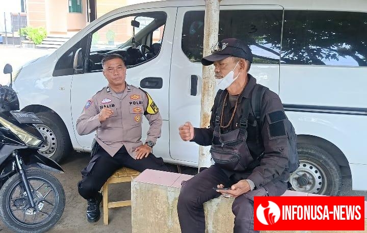 Bhabinkamtibmas Polsek Klari Mensosialisasikan Nomor Layanan Lapor Pak Kapolres Baru Kepada Warga Desa Kiarapayung