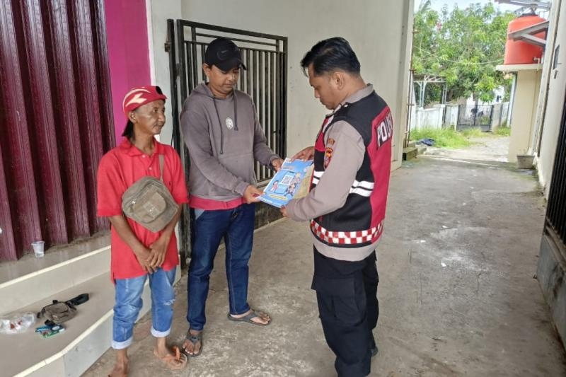 Sosialisasi QR Barcode Yanduan Divpropam Polri kepada Masyarakat, dilaksanakan Personil Polsek Tempuran