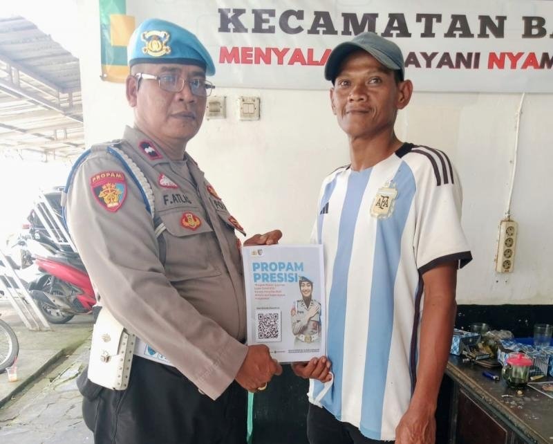 Bripka Faridil Melaksanakan Sosialisasi QR Barcode ke Masyarakat Pengaduan Divisi Propam Polri Bidpropam Polda Jabar