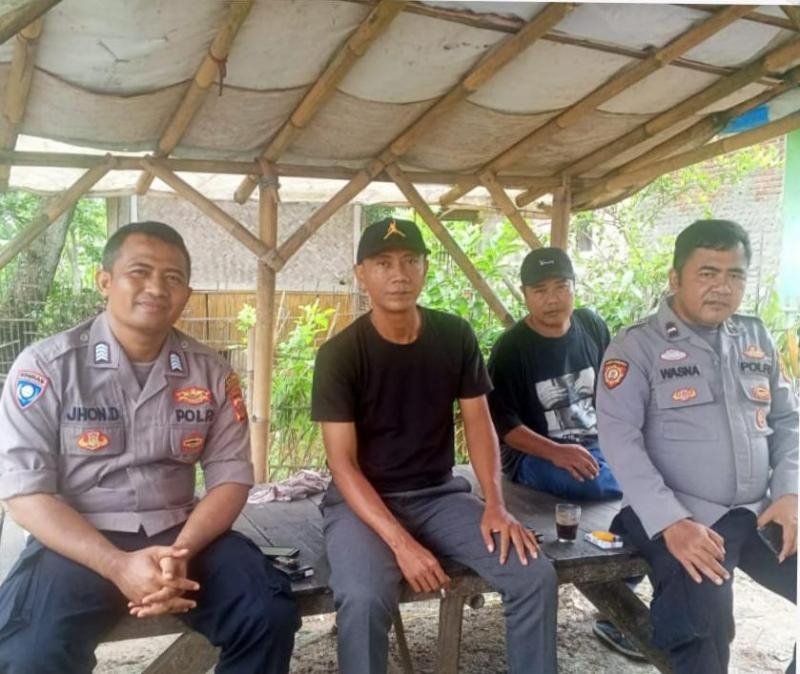 Anggota Polsek Pedes Tingkatkan Keamanaan Himbau Masyarakat Untuk Selalu Waspada Adanya Kejahtan