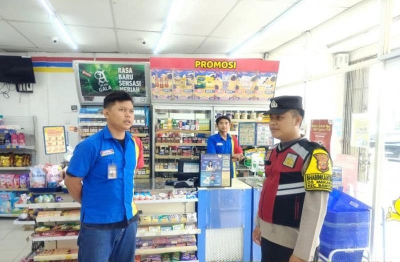 Getol Lakukan Giat Patroli Perekat Supermarket Indomaret Gempol Guna Antisipasi Kejahatan