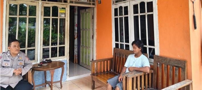 Personil Polsek Telukjambe Barat Ingatkan Orang Tua Awasi Medsos Anak