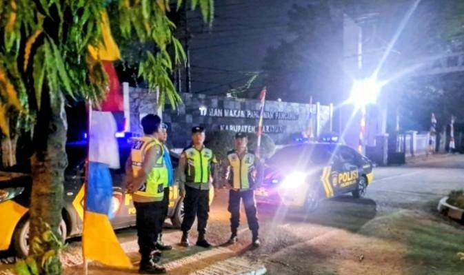 Patroli Malam Polsek Klari Bersama Polsek Purwasari Pastikan Perbatasan Aman Kondusif