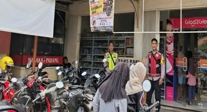 Upaya Gencar Personel Polsek Lemahabang Sosialisasikan Pelarangan Knalpot Tidak Sesuai Spesifikasi Teknis Di Obyek Vital