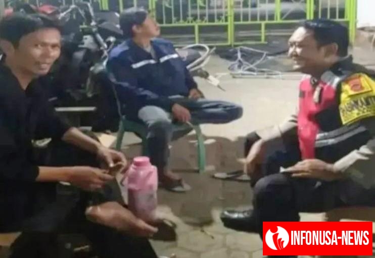 Aipda Abdul Rahman Bhabinkamtibmas Polsek Banyusari Ikut Serta Dalam Giat Ronda Bersama Warga
