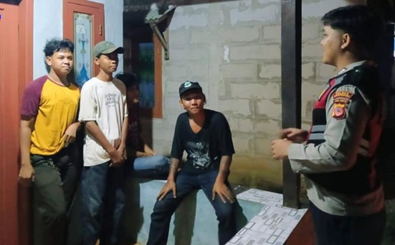 Upaya Brigpol.Jerico Polsek Lemahabang Imbau Remaja Hindari Peredaran Dan Penyalahgunaan Obat Terlarang