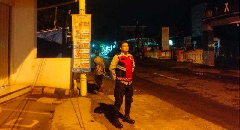 Upaya Anggota Personel Polsek Lemahabang Laksanakan Patroli Prekat Malam Di Obyek Vital
