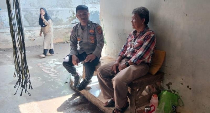 Patroli Dialogis Personel Polsek Lemahabang Imbau Warga Waspada TPPO