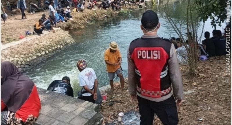 Personel Polsek Lemahabang Imbau Warga Untuk Tetap Pertahankan Kamtibmas Saat Acara Mancing HUT Kabupaten Karawang