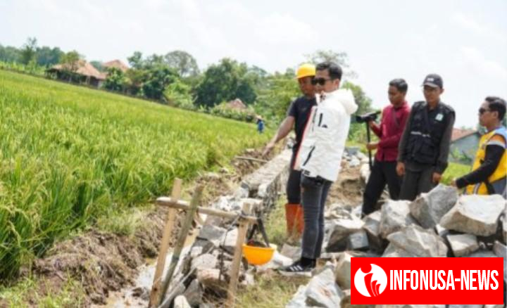 Tingkatkan Pembangunan Infrastruktur Daerah, Bupati Purwakarta Tinjau Perbaikan Jalan, Tegaskan Pentingnya Drainase