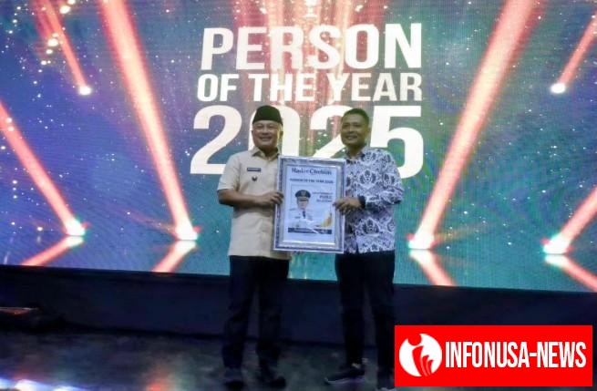 Bupati Kuningan H. Dian Rachmat Yaniar Terima Penghargaan Person of The Year Kategori Top Government Public Relations dari Radar Cirebon Grup
