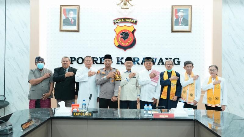 Polres Karawang Ikuti Doa Bersama Lintas Agama Sambut Tahun 2026 Secara Daring