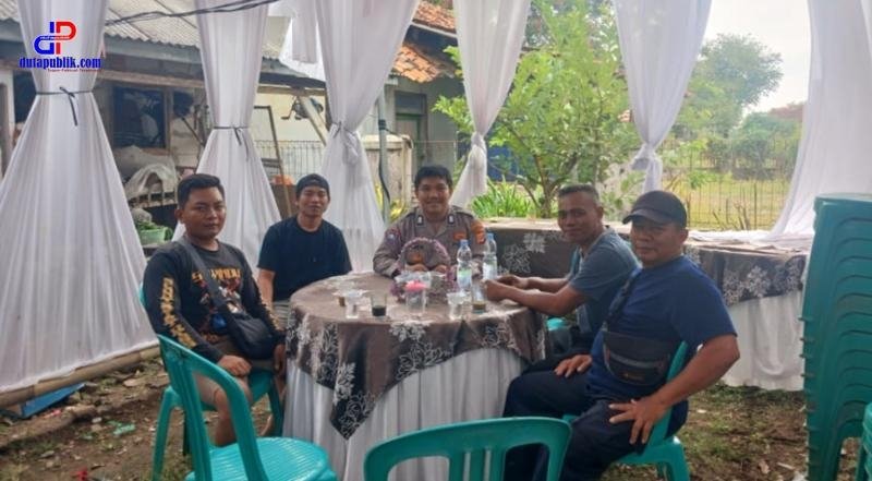 Hadiri Hajatan Warga, Bhabinkamtibmas Polsek Lemahabang Imbau Warga Untuk Tetap Pertahankan Kamtibmas