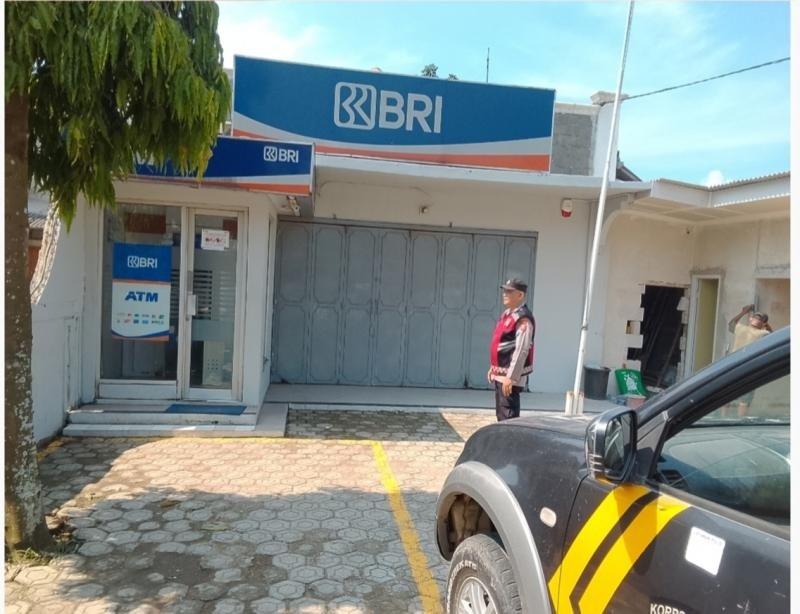 Polsek Pangkalan Rutin Cek Kondusifitas Unit Perbankan, saat Laksanakan Kegiatan Patroli Wilayah