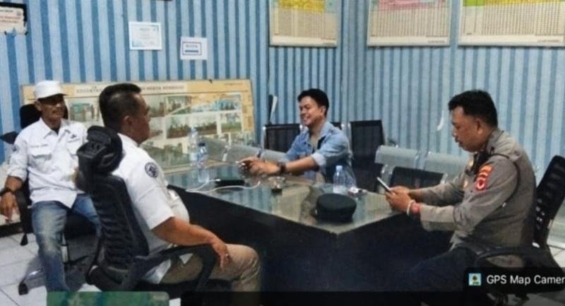 Patroli Dialogis PLH Kapolsek Lemahabang Bersama Pemdes Lemahmukti Untuk Tetap Pertahankan Kamtibmas