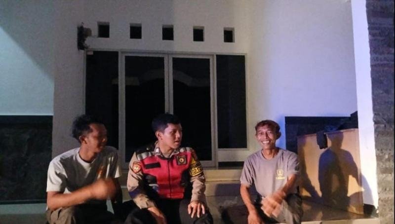 Bhabinkamtibmas Polsek Telagasari Gencar Laksanakan Ronda, Cegah Gukamtibmas Bersama Warga
