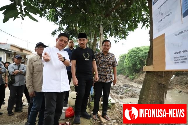 Cegah Banjir, Bupati Bekasi Ade Kuswara Kunang Didampingi Kepala Dinas SDA-BMK Tinjau Pembangunan Tanggul Sungai Cikadu