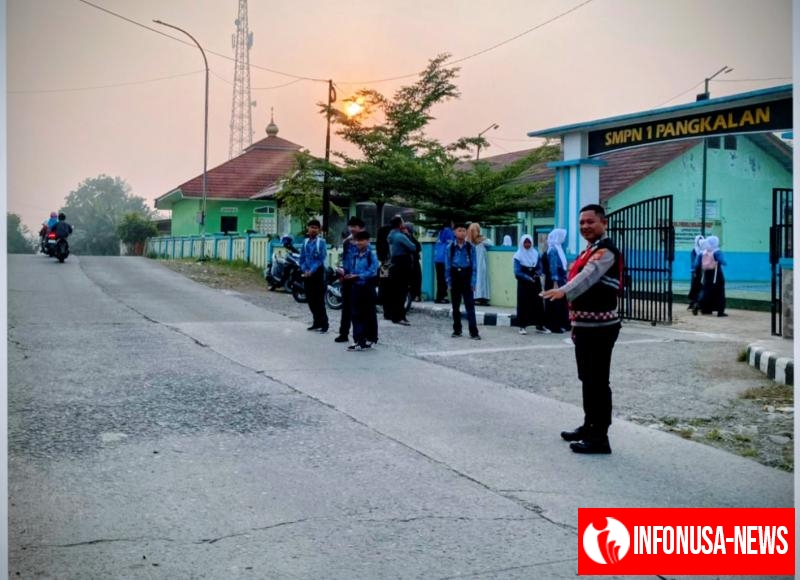 Polisi Laksanakan Gatur Pagi di Depan Sekolah Guna Hadirkan Rasa Kamseltibcarlantas