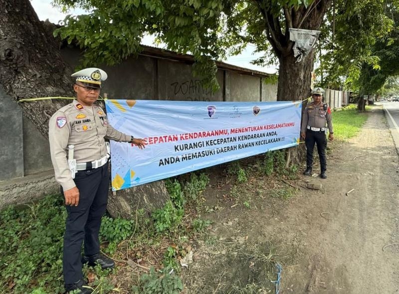 Tekan Laka Lantas saat Nataru, Satlantas Polres Karawang Rutin Imbau Keselamatan Bagi Pengguna Jalan