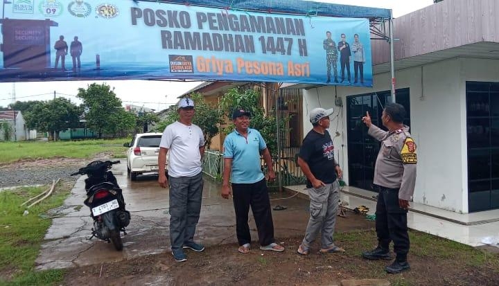 Bhabinkamtibmas Desa Cibalongsari Sambangi Warga Berikan Himbauan Kamtibmas Di Bulan Ramadhan