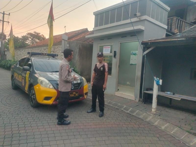 Berikan Rasa Aman Bagi Warga Polsek Kotabaru Laksanakan Patroli Perumahan