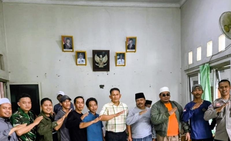 Personil Polsek Tegalwaru Monitoring Penetapan Panitia Pilkades di Desa Cigunungsari
