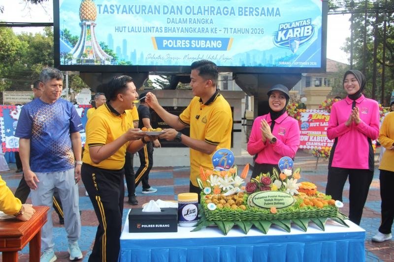 Tasyakuran HUT Lalu Lintas Bhayangkara ke-71, Polres Subang Gelar Pemotongan Kue dan Nasi Tumpeng