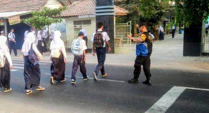 Sapa Pagi Polsek Telagasari; Wujudkan Kondusivitas Lingkungan, personil Polsek Telagasari Laksanakan Gatur

