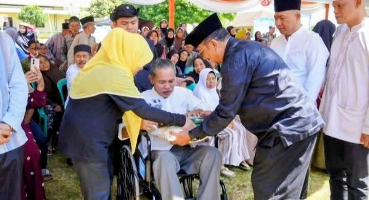 Tebar Kebahagiaan Iduladha, Pemkab Sukabumi Salurkan Sapi Kurban dari Keluarga Besar Bakrie