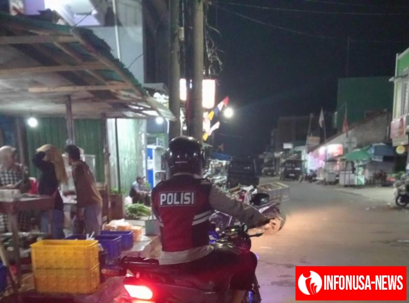Patroli Dinihari Personil Polsek Tegalwaru di Pasar Tradisional Loji Pastikan Aman dan Cegah Pekat