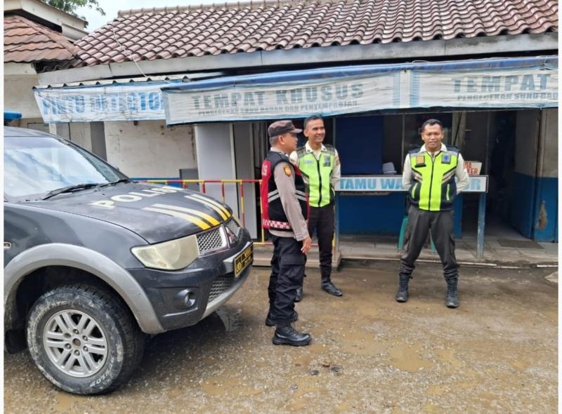 Personel Polisi Halau Gangguan Keamanan di Lokasi PT. KPSS melalui Giat Patroli Prekat