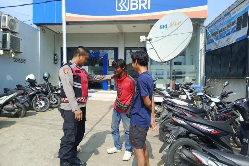 Dalam Giat Operasi Cipta Kondisi Polsek Tempuran, Himbau petugas parkir agar tetap menjaga kamtibmas di wilayahnya.