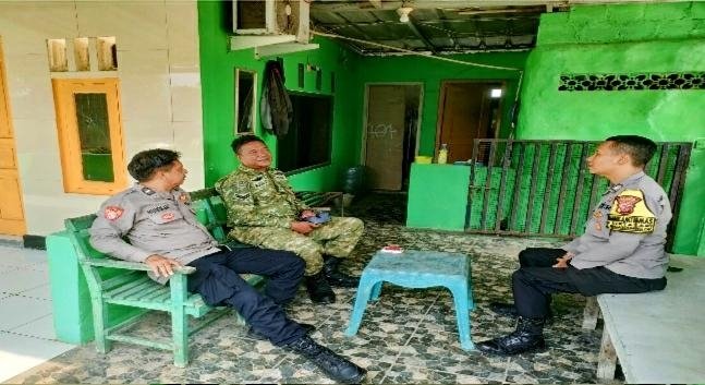 Guna Membangun Sinergitas, Anggota Polsek Rengasdengklok Sambangi Mako Ramil 0404 RengasdengklokPolres Karawang – Guna membangun sinergitas 