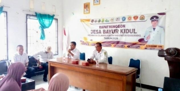 Menjaga Desa Tetap Aman, Warga Bayur Kidul Cilamaya Kulon Perkuat Kebersamaan Lewat Rapat Minggon 