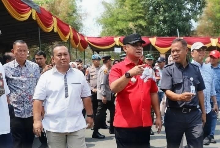 Warga Antusias Gunakan Hak Pilih, Plt Bupati Bekasi Pantau Pilkades di Setia Mekar 