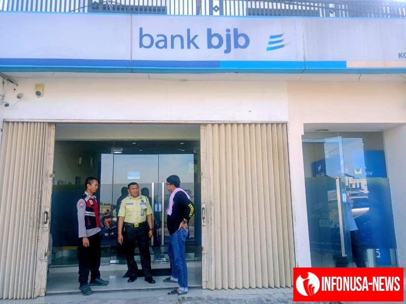 Anggota Polsek Batujaya Sambangi Scurity Bank BJB Unit Batujaya untuk menyampaikan Pesan-pesan Kamtibmas