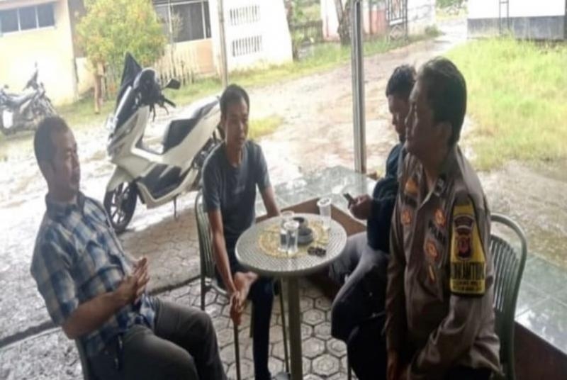 Aiptu Deni Lakukan Gelar Jumat Curhat, Polisi Banyusari Dengarkan Keluhan Warga
