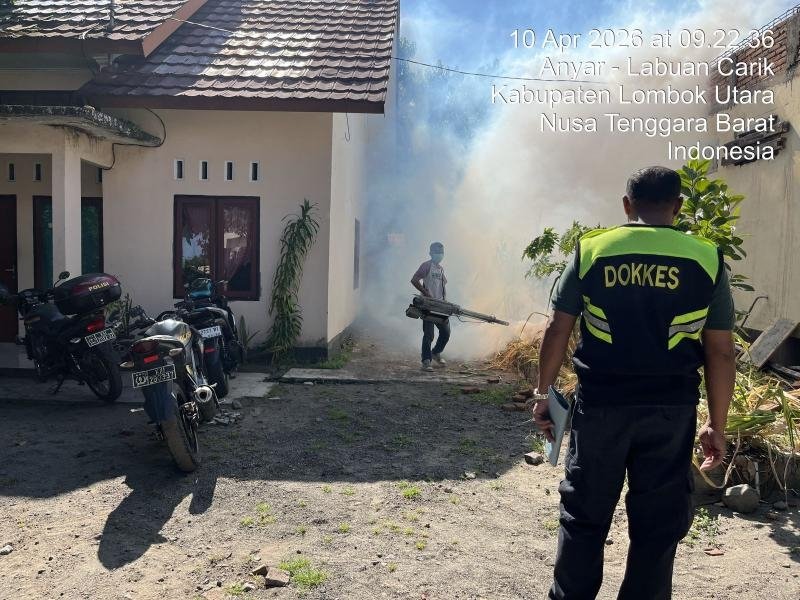 Cegah DBD, Biddokkes Polda NTB Lakukan Fogging di Mako dan Asrama Polsek Kayangan–Bayan