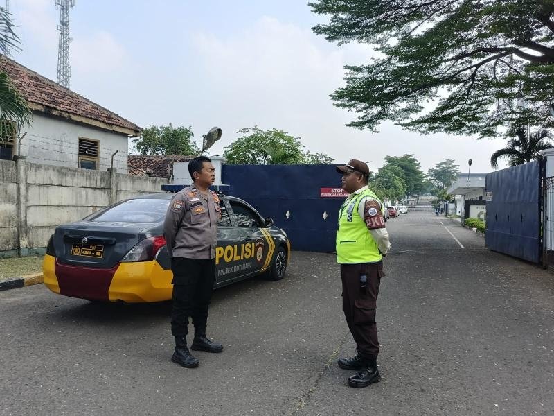 Polsek Kotabaru Sambangi Security Perusahaan Sampaikan Pesan Kamtibmas