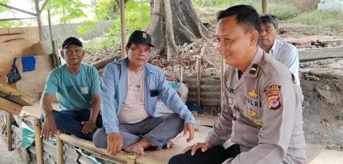 Polisi Telukjambe Barat Sosialisasikan Layanan Call Center 110 Ke Warga