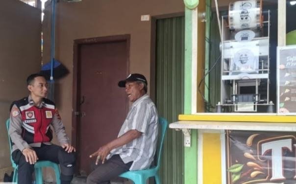 Personil Polsek Tegalwaru Patroli Siang Sambangi Warga di Loji Kulon Cintalaksana Imbau Bersama Jaga Kamtibmas