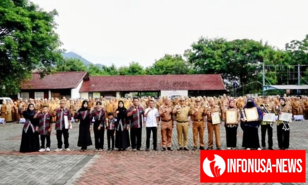 Bupati Garut Abdusy Syakur Amin Pimpin Apel Gabungan, Serahkan Penghargaan Tingkat Provinsi dan Lepas Calon Transmigran