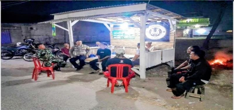 Bhabinkamtibmas Polsek Karawang Ajak Warga Giatkan Ronda Malam Guna Menjaga Kamtibmas