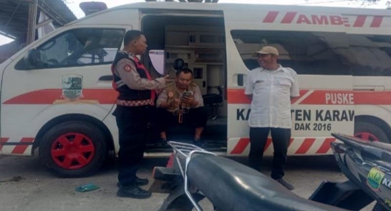 Sambangi Pengendara, Personel Polsek Lemahabang Sosialisasikan Pelarangan Knalpot Tidak Sesuai Spesifikasi Teknis