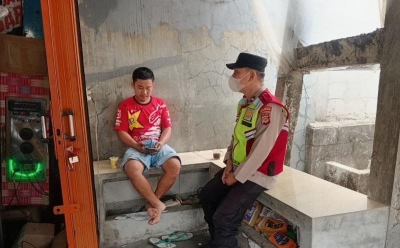 Personil Polsek Tegalwaru Patroli Route Beat Sambangi Warga Desa Cintawargi Ajak Peduli Kamtibmas